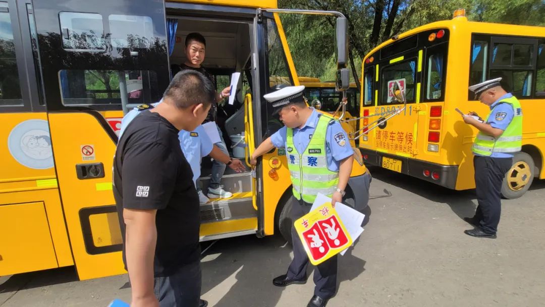 撫順交警：強化校車安全“大檢查”，擰緊校車出行“安全閥”！