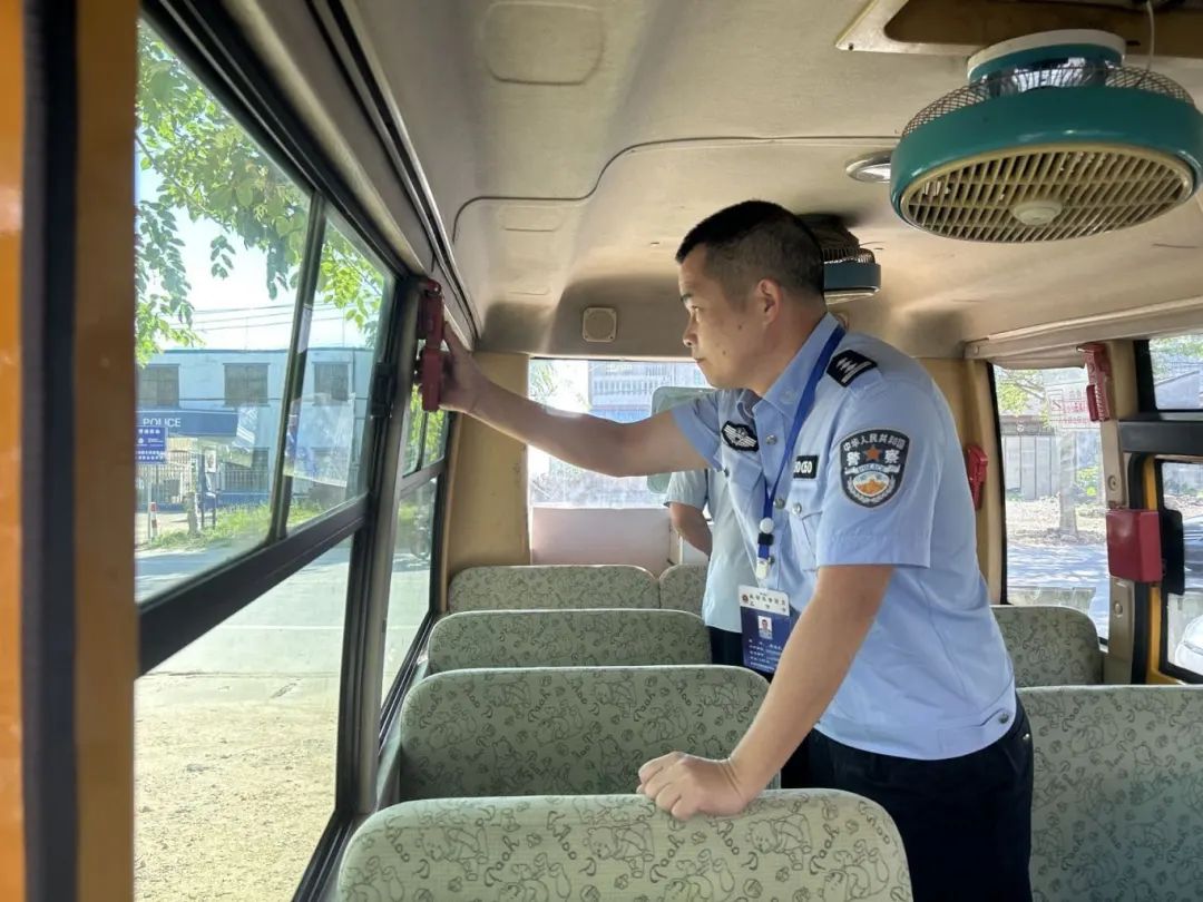 “護苗”行動 | 屯昌強化校車安全檢查 “護苗”行動 | 屯昌強化校車安全檢查