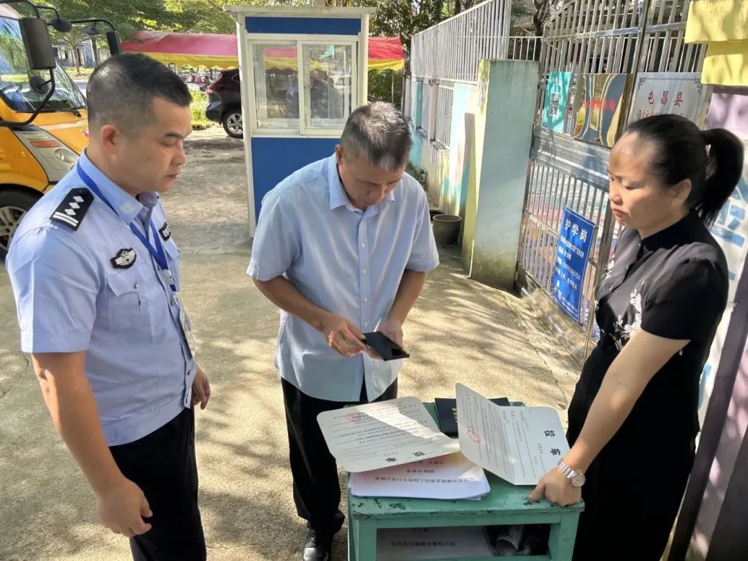 “護苗”行動 | 屯昌強化校車安全檢查 “護苗”行動 | 屯昌強化校車安全檢查