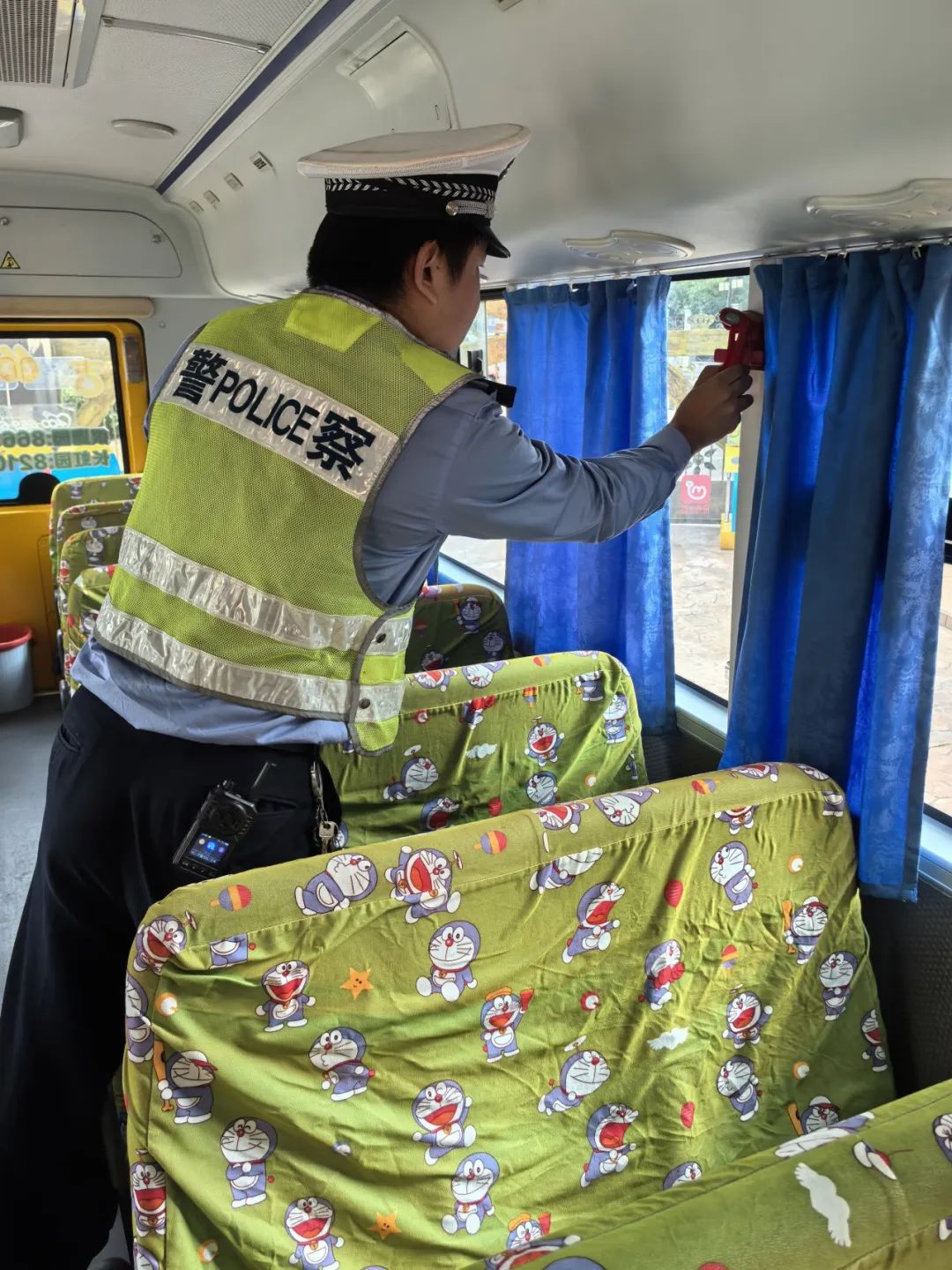 【小手拉大手】交警三大隊新廠中隊開展校車安全隱患排查 筑牢幼兒出行“安全網(wǎng)” 圖片