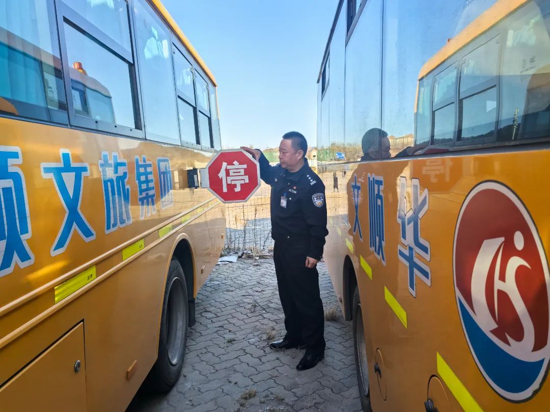 校車安全檢查培訓(xùn)——深入一線 圖片