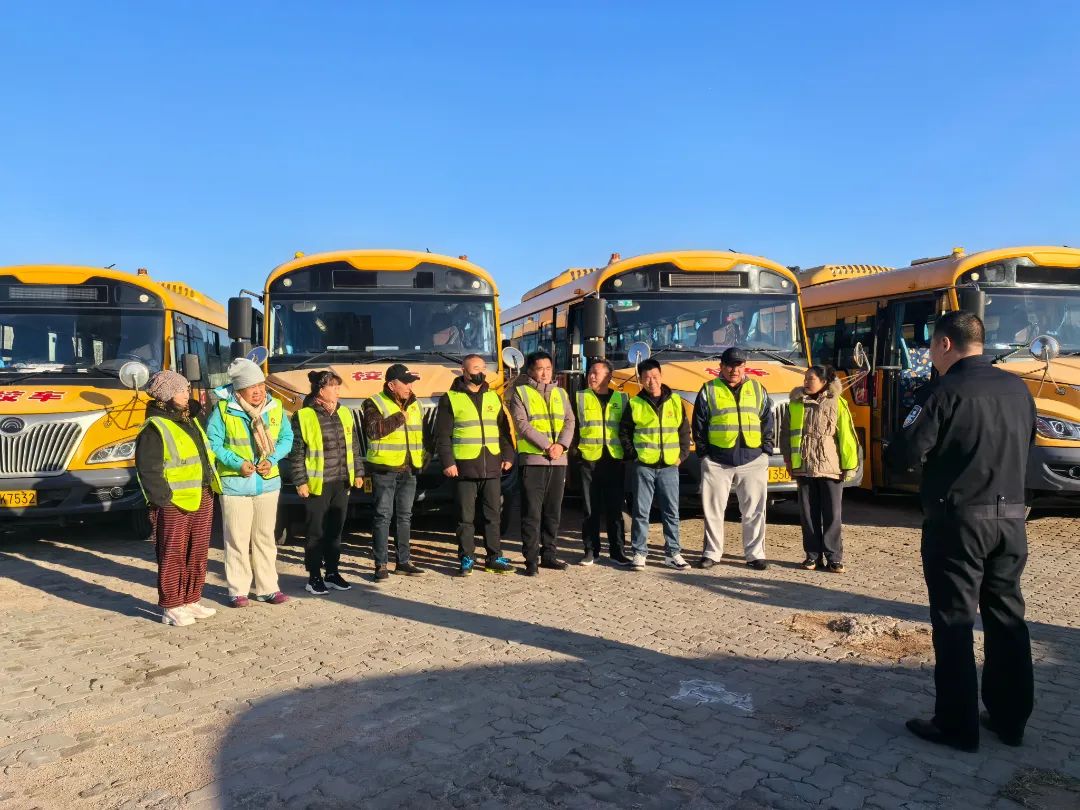 校車安全檢查培訓(xùn)——深入一線 圖片