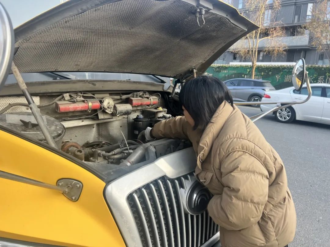 安全乘車，平安“童”行——記平湖市青鳥幼兒園校車安全應(yīng)急演練活動