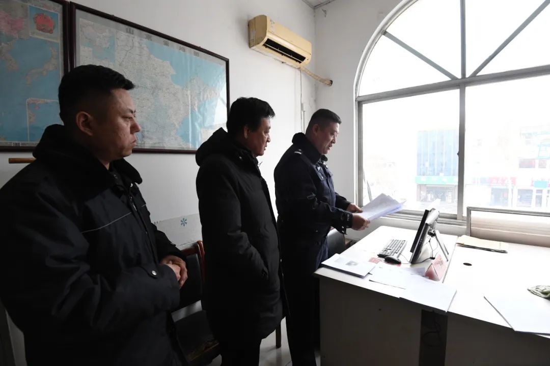 冬季行動(dòng):強(qiáng)化校車安全檢查 擰緊校車出行“安全閥” 圖片