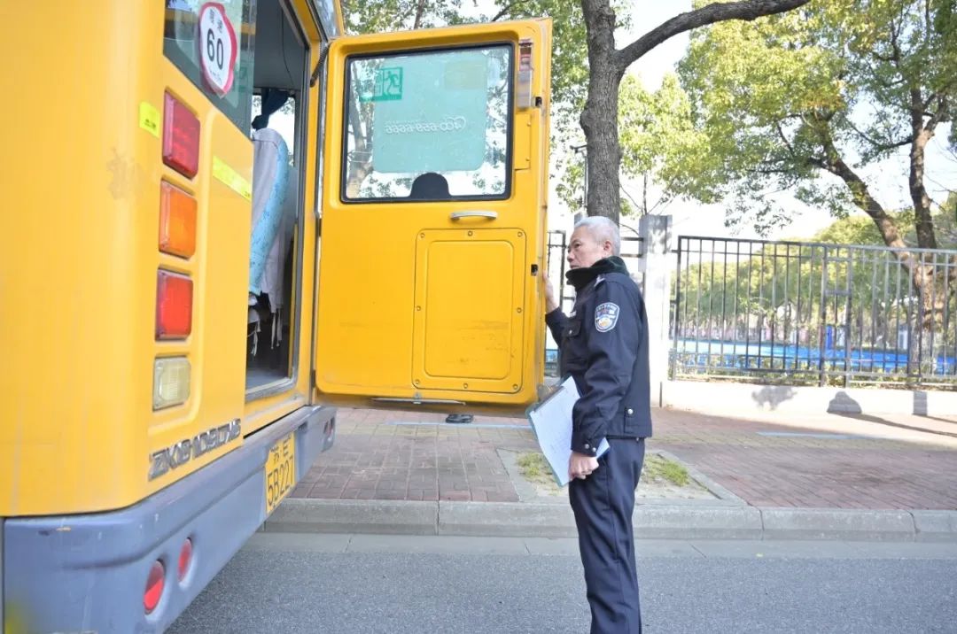 開學在即，姑蘇交警開展校車安全檢查