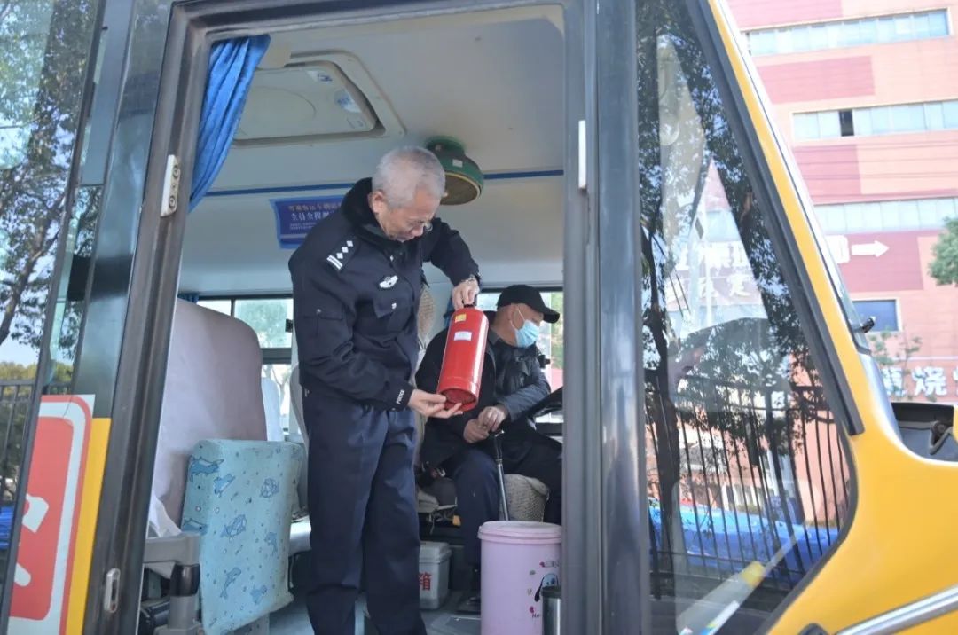 開學在即，姑蘇交警開展校車安全檢查