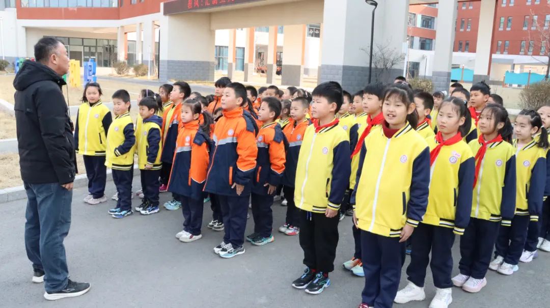 嚴(yán)把校車“安全關(guān)”，守護(hù)學(xué)生“平安路”