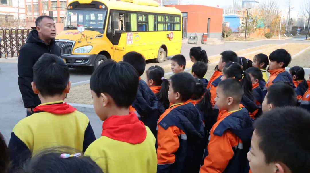 嚴(yán)把校車“安全關(guān)”，守護(hù)學(xué)生“平安路”