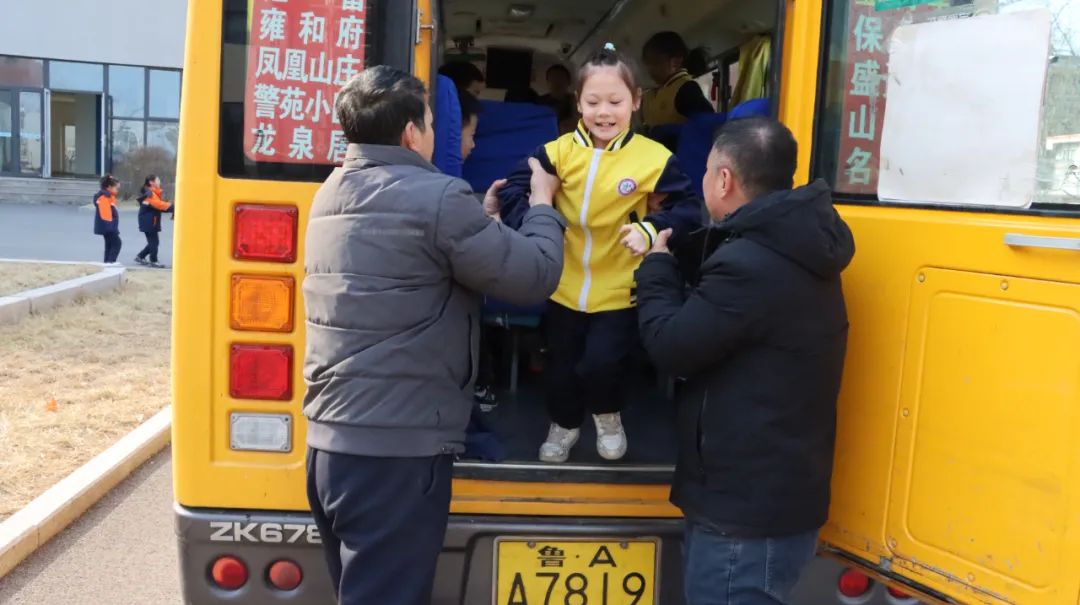 嚴(yán)把校車“安全關(guān)”，守護(hù)學(xué)生“平安路”