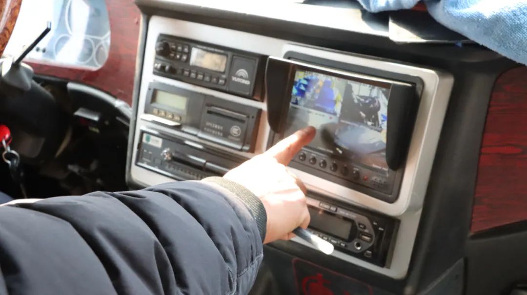 嚴(yán)把校車“安全關(guān)”，守護(hù)學(xué)生“平安路”