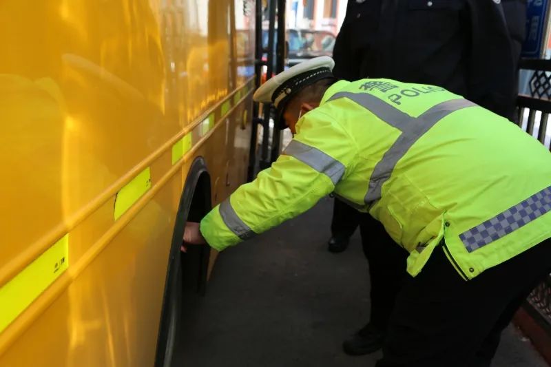 撫松交警開展新學(xué)期校車安全檢查工作/ 圖片