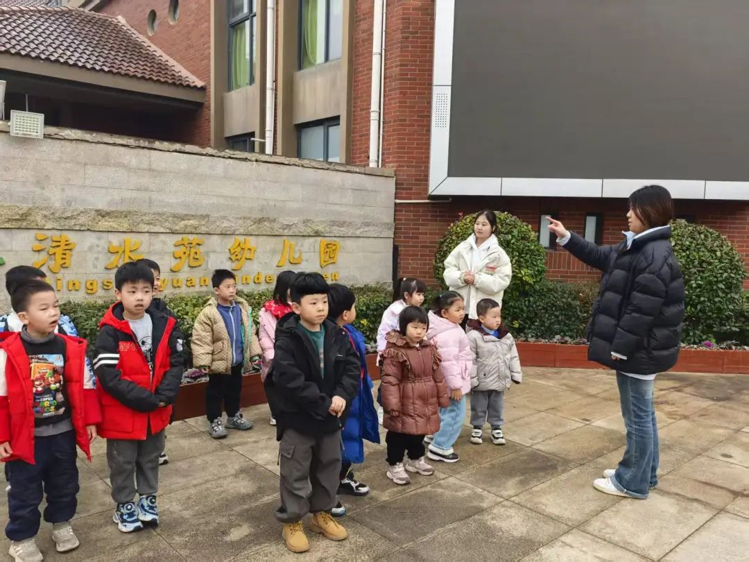 安全“童”行，伴我成長(zhǎng)——鄭州市金水區(qū)清水苑幼兒園校車突發(fā)事故模擬應(yīng)急演練