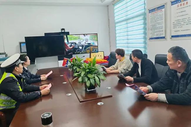 專項行動 | 聚焦校車安全防線 護航學生乘車路 mmexport1742610745493.jpg