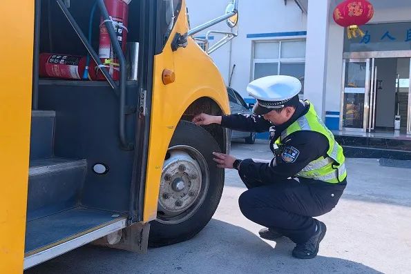 專項行動 | 聚焦校車安全防線 護航學生乘車路 mmexport1742610771968.jpg