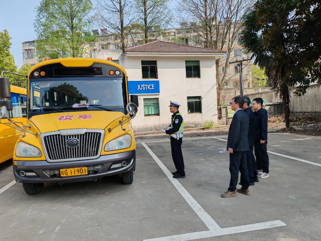 銅陵:校車安全管理再發(fā)力 守護(hù)學(xué)生平安上學(xué)路 圖片
