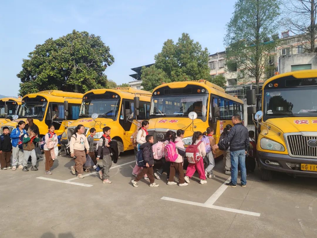 銅陵:校車安全管理再發(fā)力 守護(hù)學(xué)生平安上學(xué)路 圖片