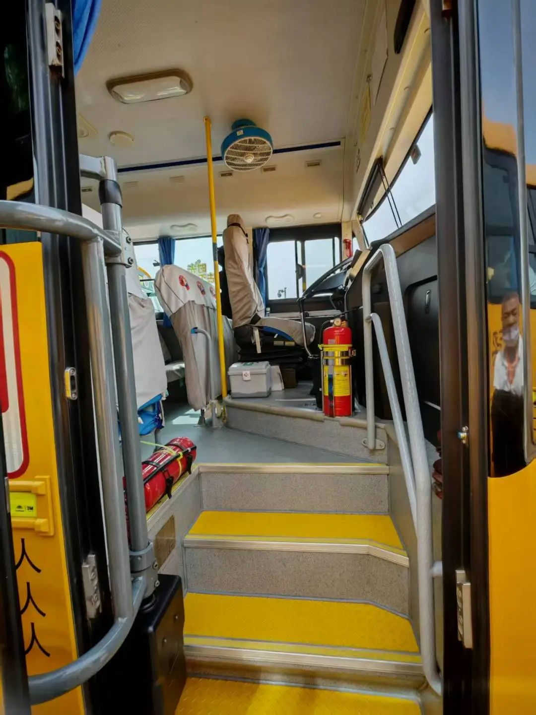 校車安全大檢查 筑牢學(xué)生安全路 校車安全大檢查 筑牢學(xué)生安全路