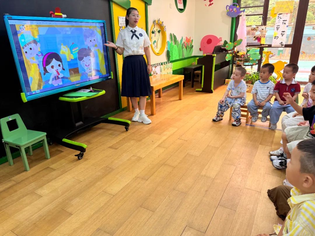 【安全演練】安全乘校車·平安伴我行——寶莉星·艾兒幼兒園2025年校車安全應(yīng)急演練活動(dòng) 圖片