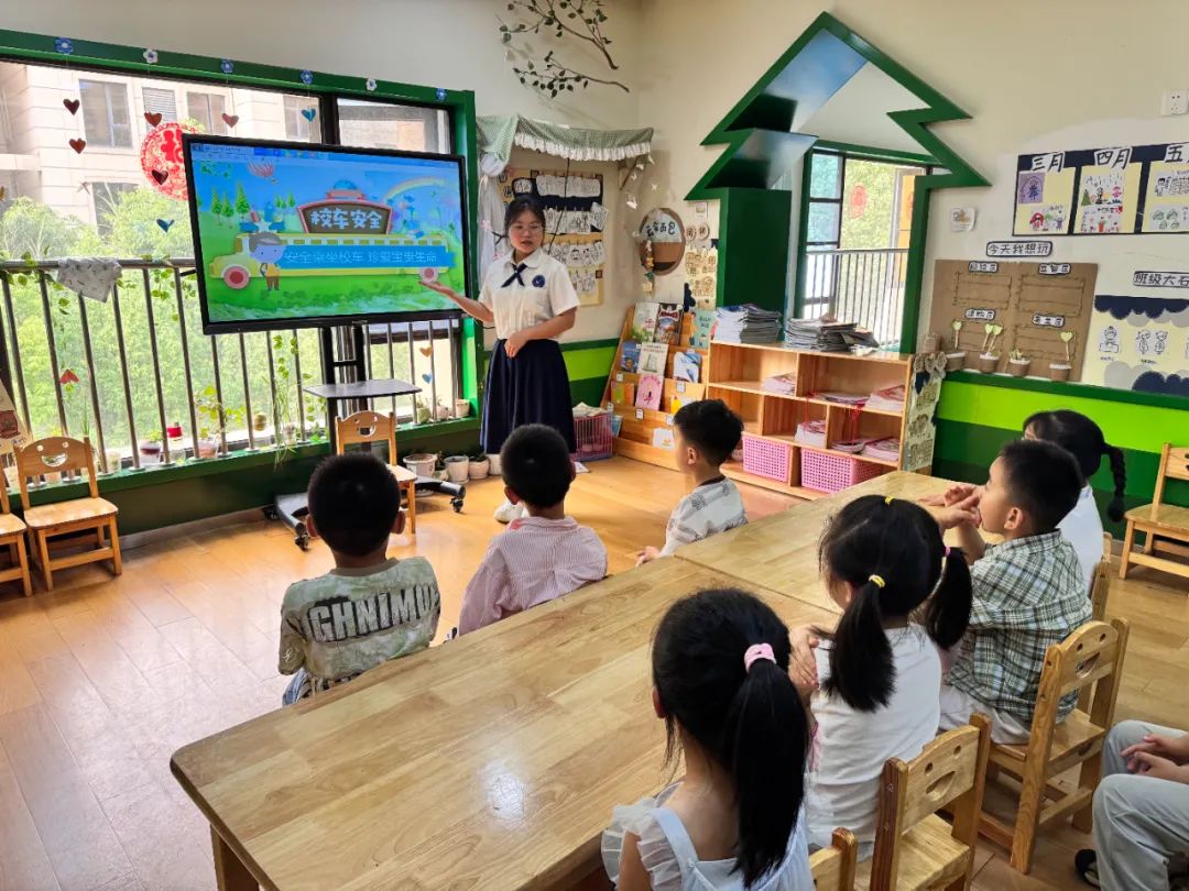 【安全演練】安全乘校車·平安伴我行——寶莉星·艾兒幼兒園2025年校車安全應(yīng)急演練活動(dòng) 圖片
