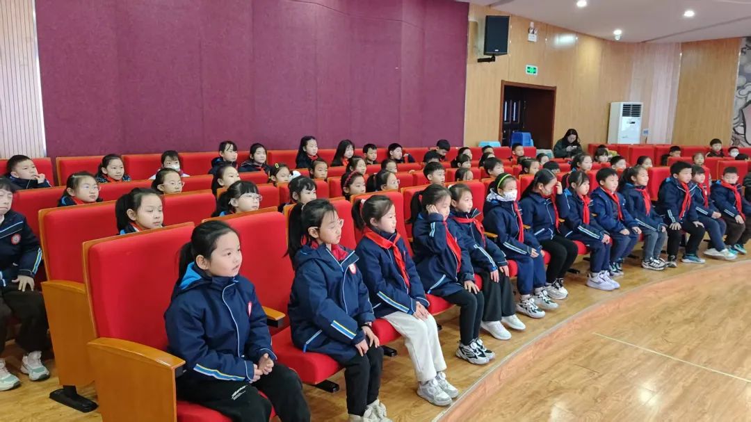 交通安全宣傳丨交警進(jìn)校園 安全“駐”童心 圖片