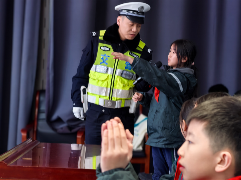 交通安全宣傳丨交警進(jìn)校園 安全“駐”童心 圖片