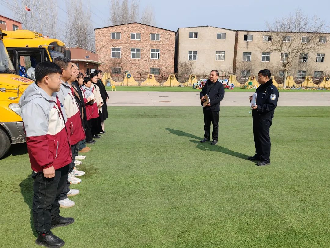 交通安全宣傳丨交警進(jìn)校園 安全“駐”童心 圖片