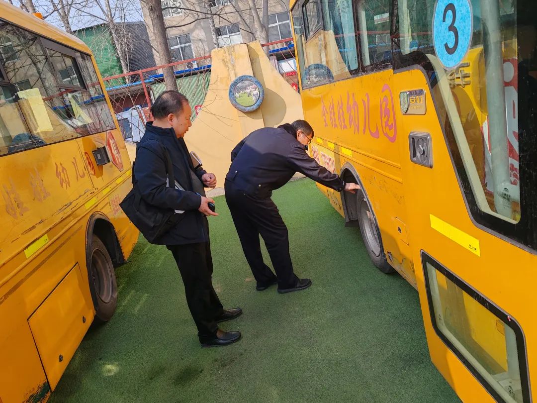 交通安全宣傳丨交警進(jìn)校園 安全“駐”童心 圖片