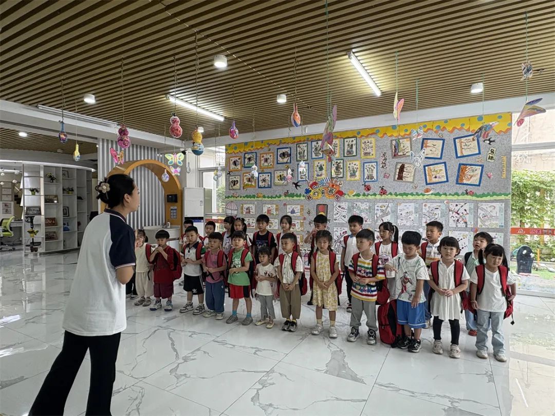 斯美幼兒園校車安全應(yīng)急演練活動