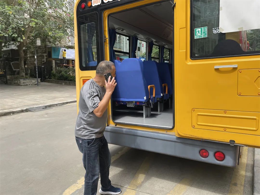 斯美幼兒園校車安全應(yīng)急演練活動