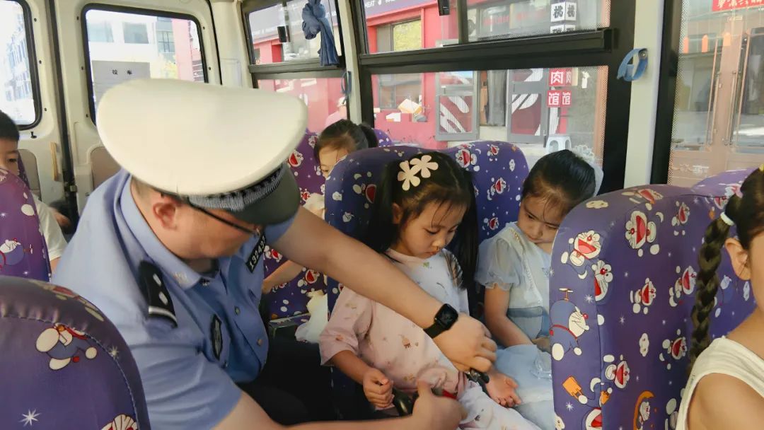 【陽光下的守護】校車安全系萬家——北安市公安局開展校車安全大檢查 圖片