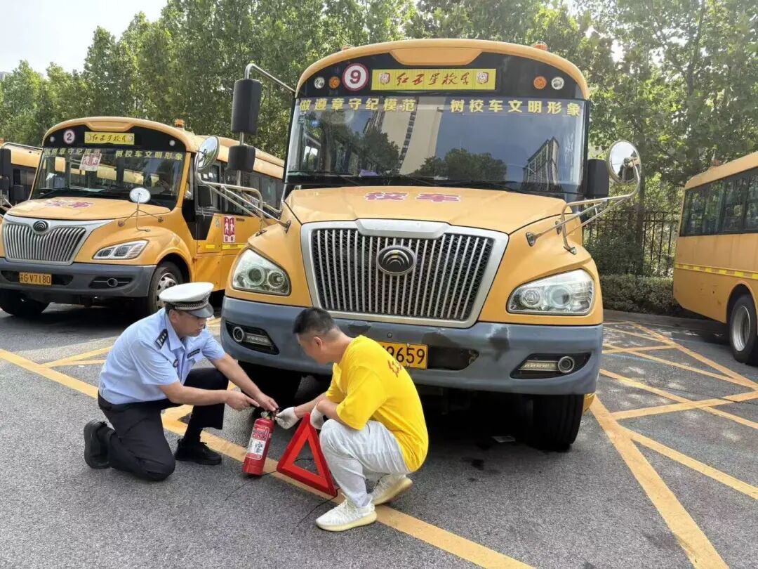秋季開學(xué)，你家孩子坐的校車被“查”了......
