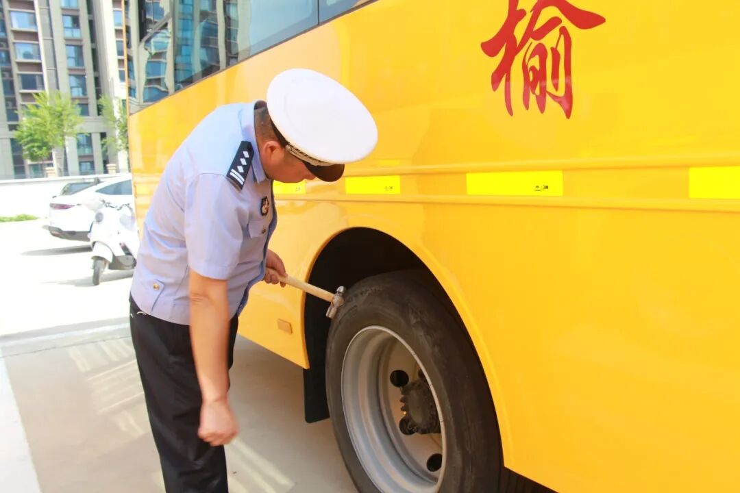秋季開學(xué)，你家孩子坐的校車被“查”了......