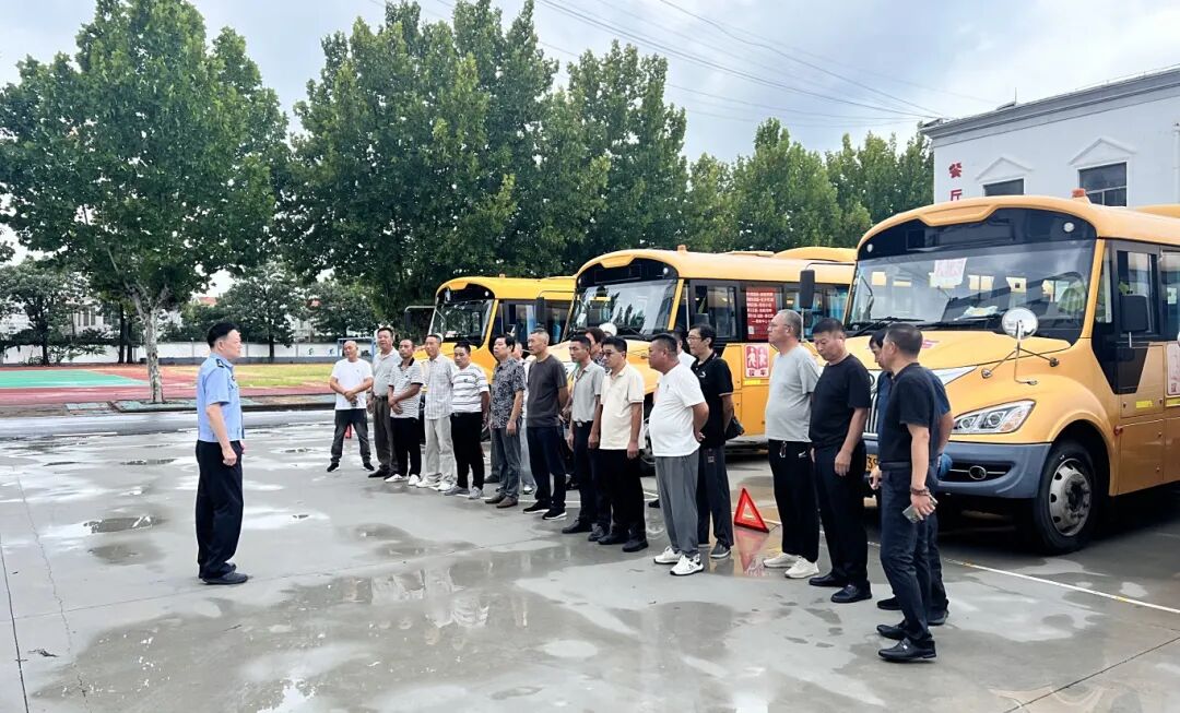 秋季開學(xué)，你家孩子坐的校車被“查”了......