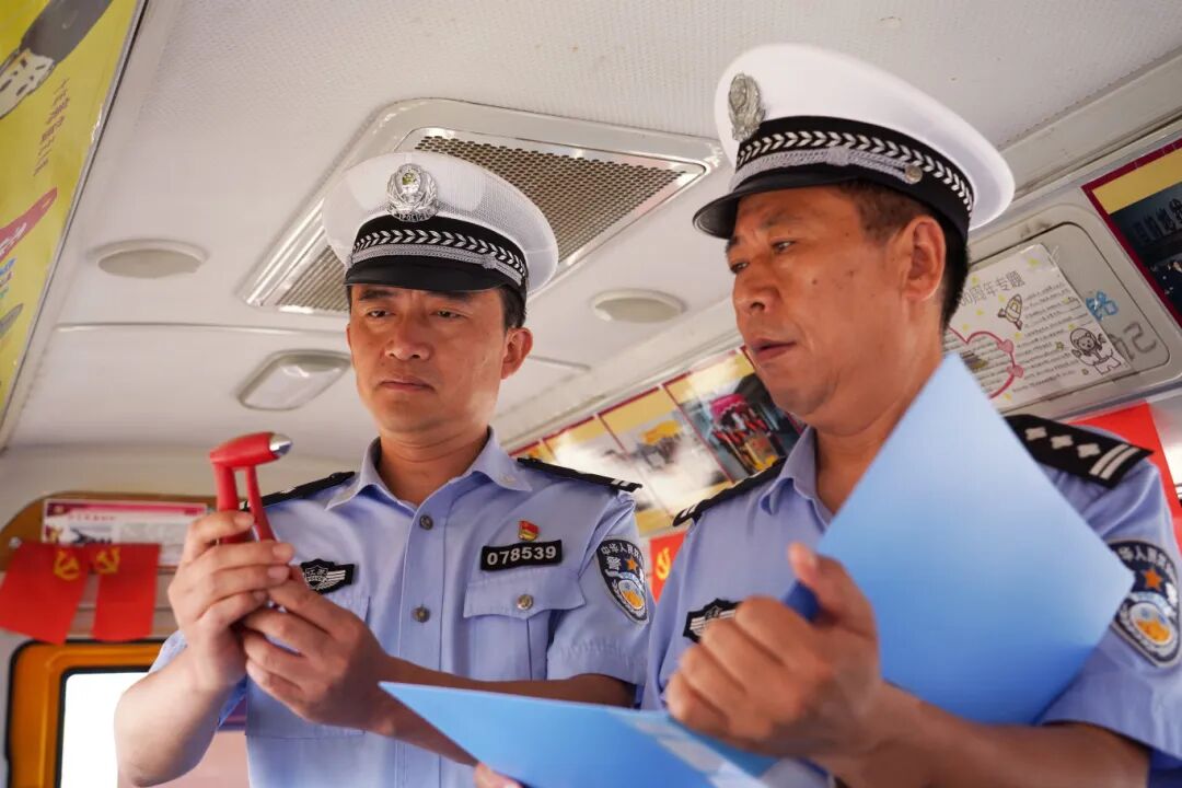 秋季開學(xué)，你家孩子坐的校車被“查”了......