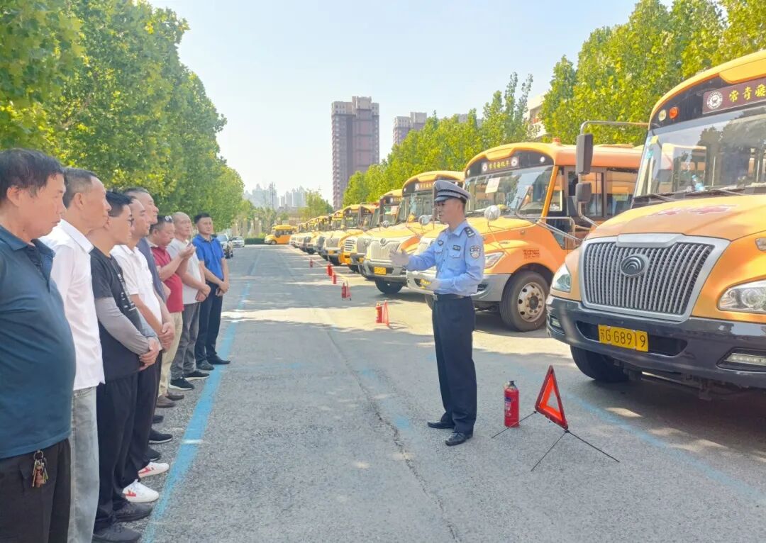 秋季開學(xué)，你家孩子坐的校車被“查”了......