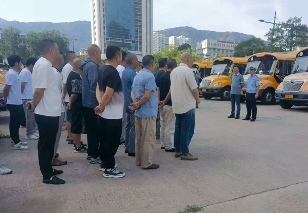 秋季開學(xué)，你家孩子坐的校車被“查”了......