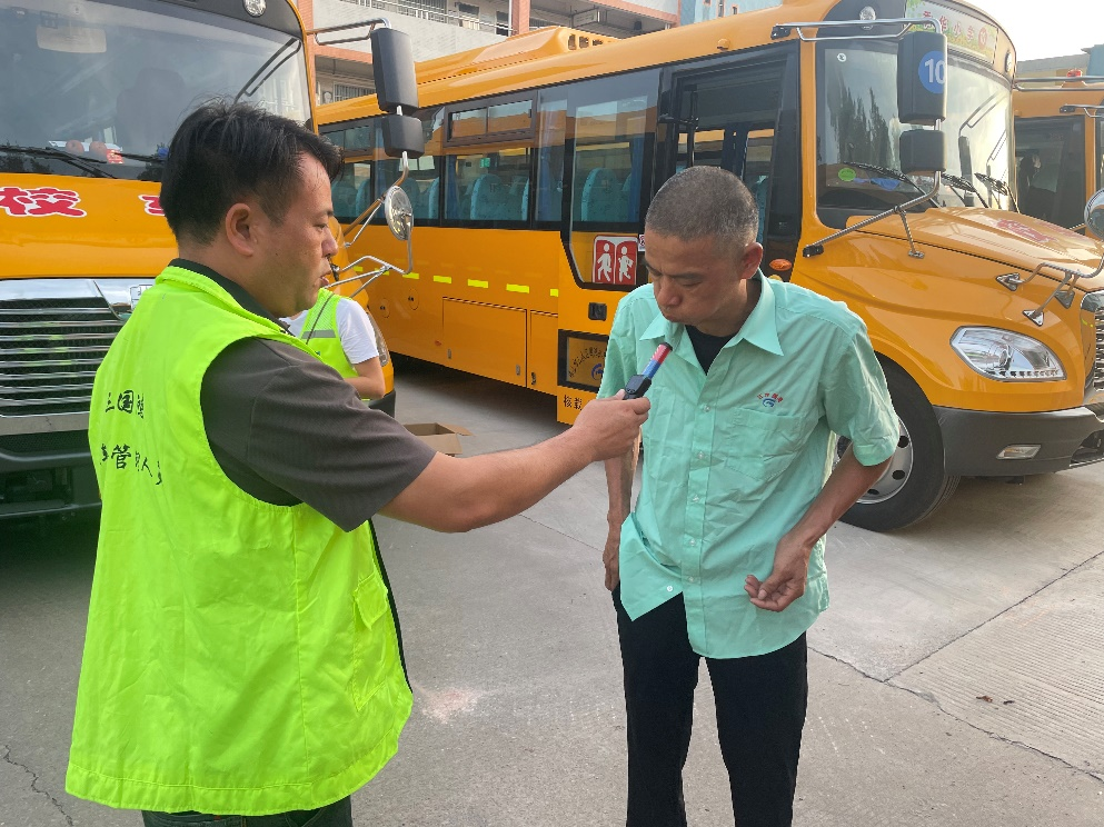 開學(xué)首日，3.8萬名學(xué)生乘佛汽校車返校