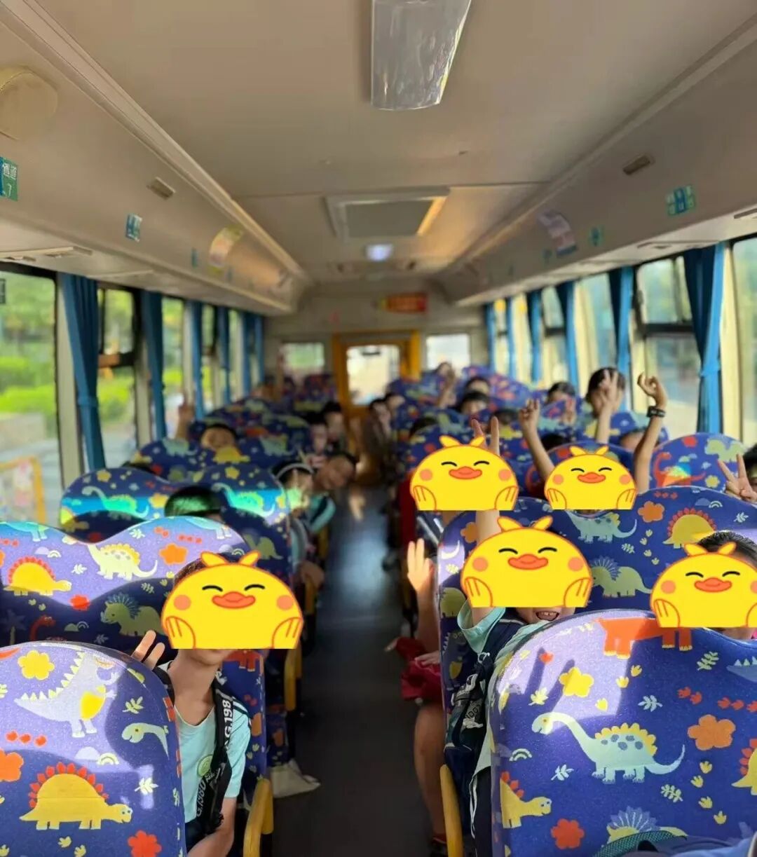 開學(xué)首日，3.8萬名學(xué)生乘佛汽校車返校