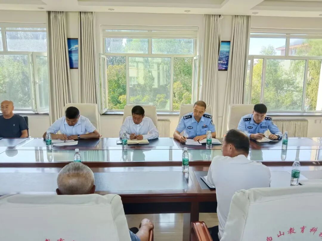 警惕“秋乏” 安全護(hù)航——長白山交管支隊(duì)聯(lián)合教育部門召開秋季校車交通安全座談會(huì) 警惕“秋乏” 安全護(hù)航——長白山交管支隊(duì)聯(lián)合教育部門召開秋季校車交通安全座談會(huì)