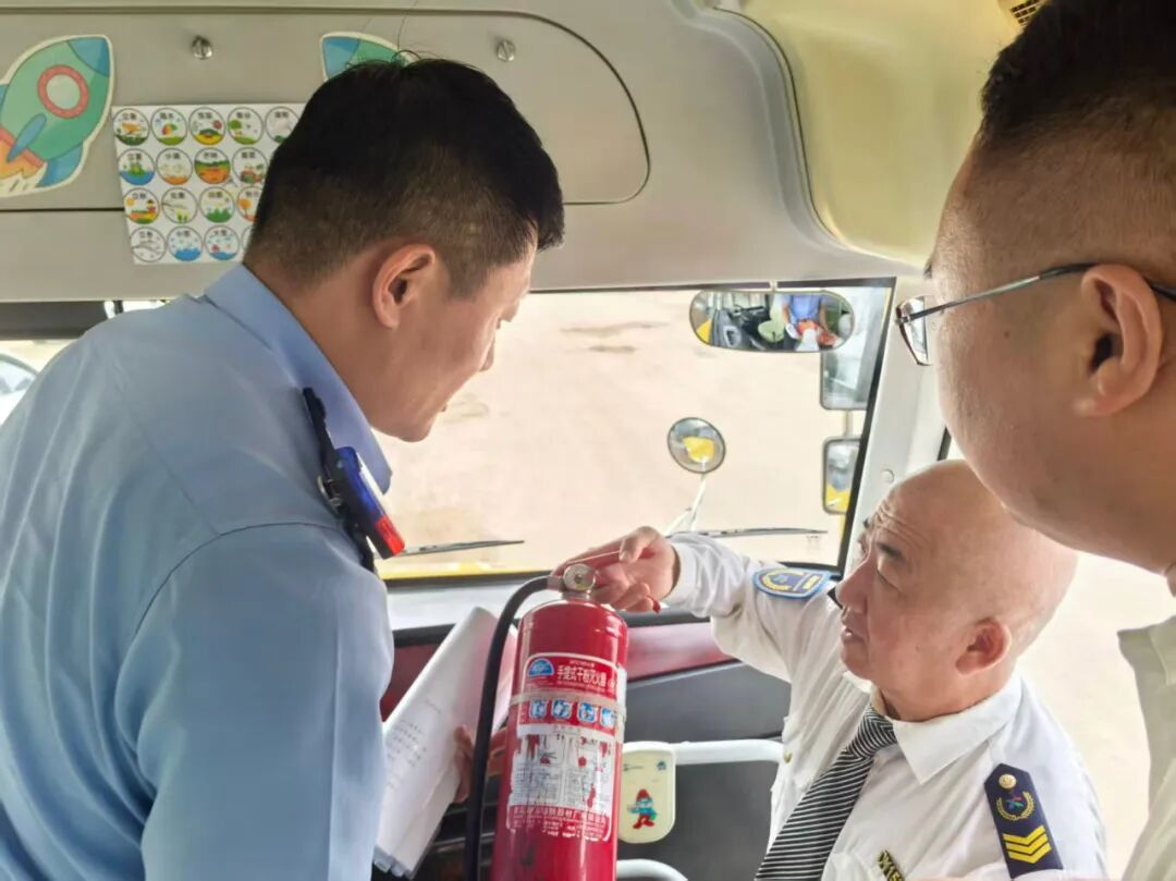 警企聯(lián)合，護航學子平安出行