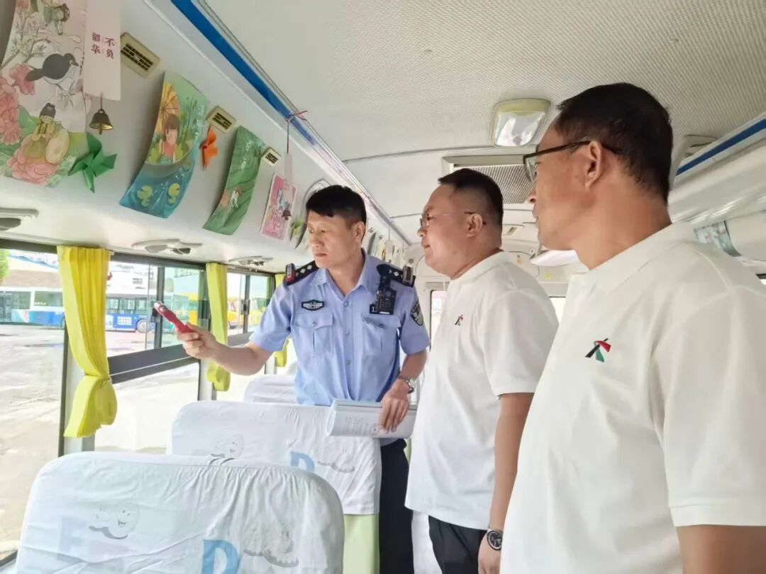 警企聯(lián)合，護航學子平安出行