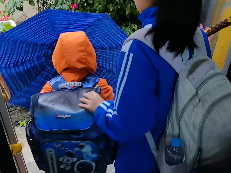 愛心護航：海清鄉(xiāng)鎮(zhèn)公益校車溫暖啟程！