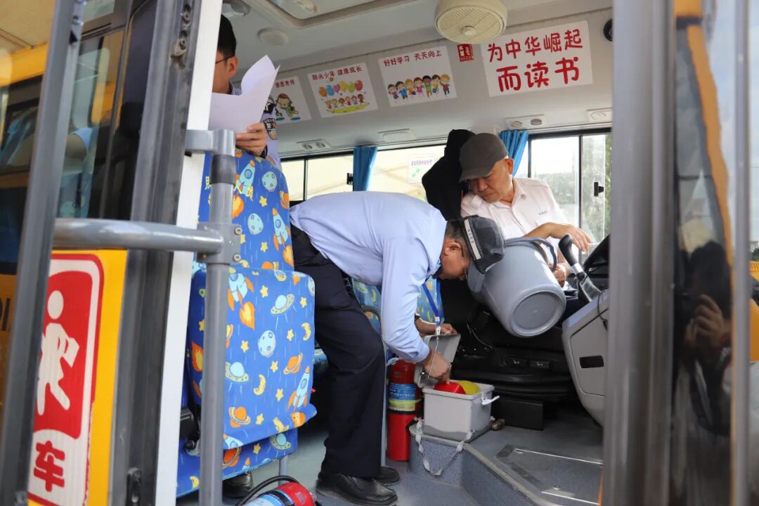 校車安全“回頭看”，嚴(yán)查隱患“零容忍”