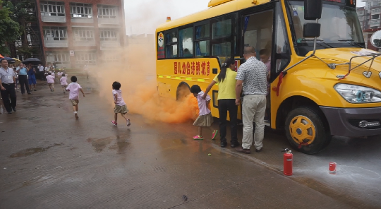 逃生現(xiàn)場(chǎng)