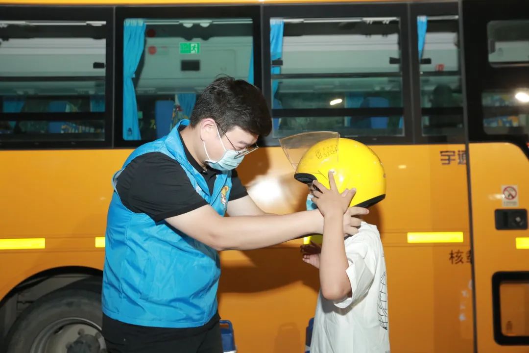 影響600+萬人，99公益日宇通用愛心守護孩子平安路途！