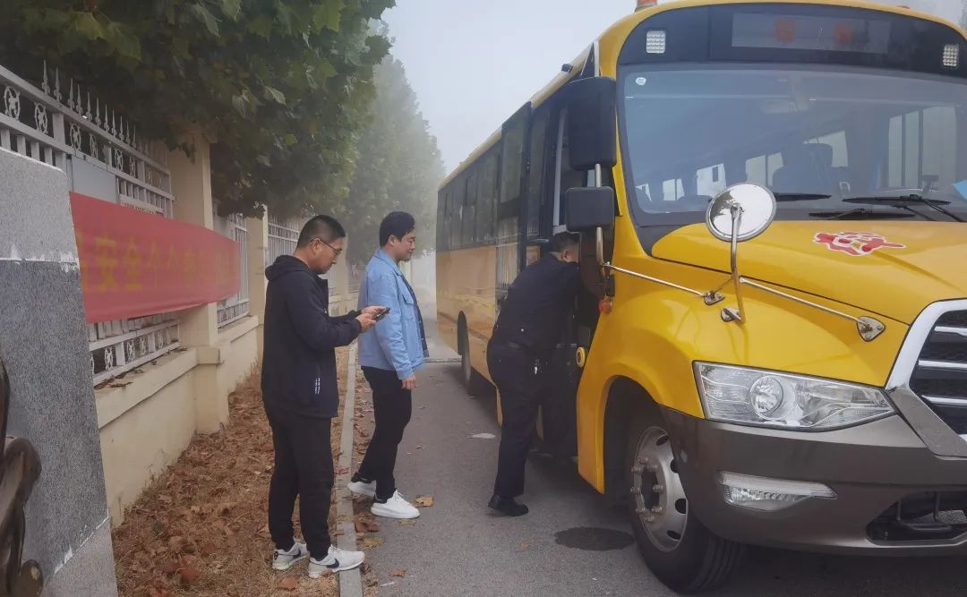 【同在一方熱土 共建幸福家園】徐官屯街道組織校車安全檢查 【同在一方熱土 共建幸福家園】徐官屯街道組織校車安全檢查