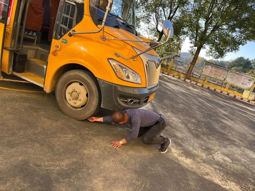 為愛護(hù)航 校車安全伴我行 | 雛飛小學(xué)校車安全演練 圖片