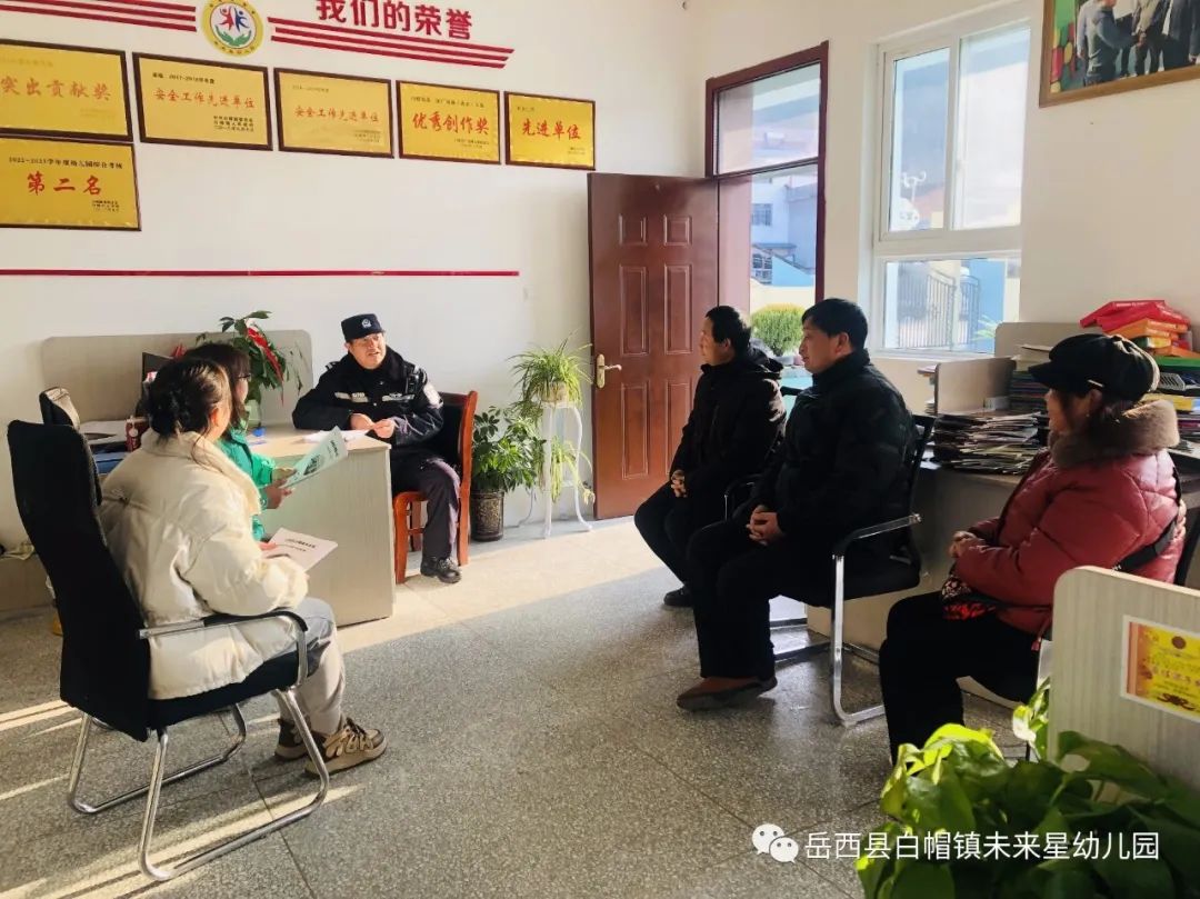 【冬季行動(dòng)】把好校車安全關(guān) 護(hù)航幼兒平安路 圖片