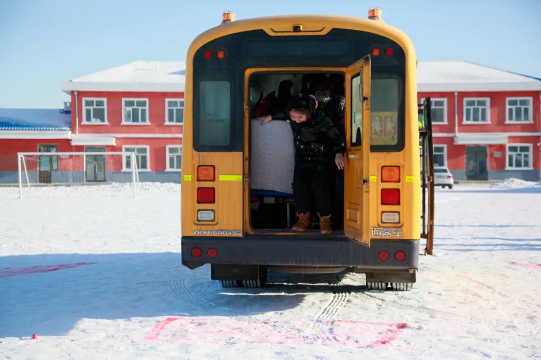 文明交通 你我同行 | 黑河交警扎緊校車安全關(guān)口 保障學(xué)生出行安全 圖片