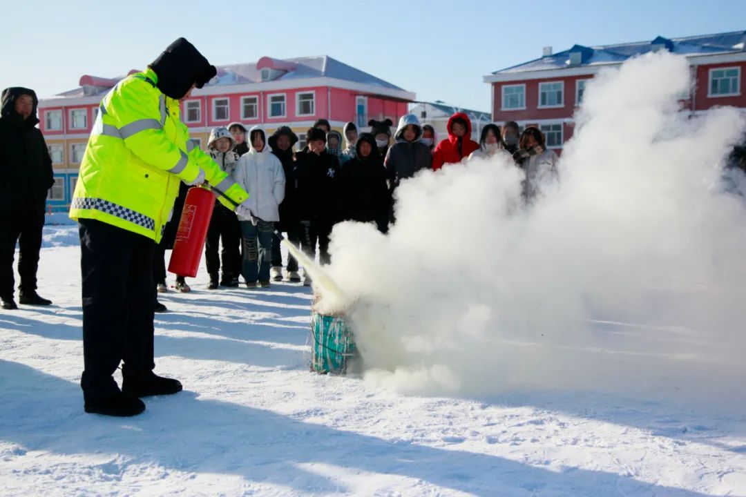 文明交通 你我同行 | 黑河交警扎緊校車安全關(guān)口 保障學(xué)生出行安全 圖片
